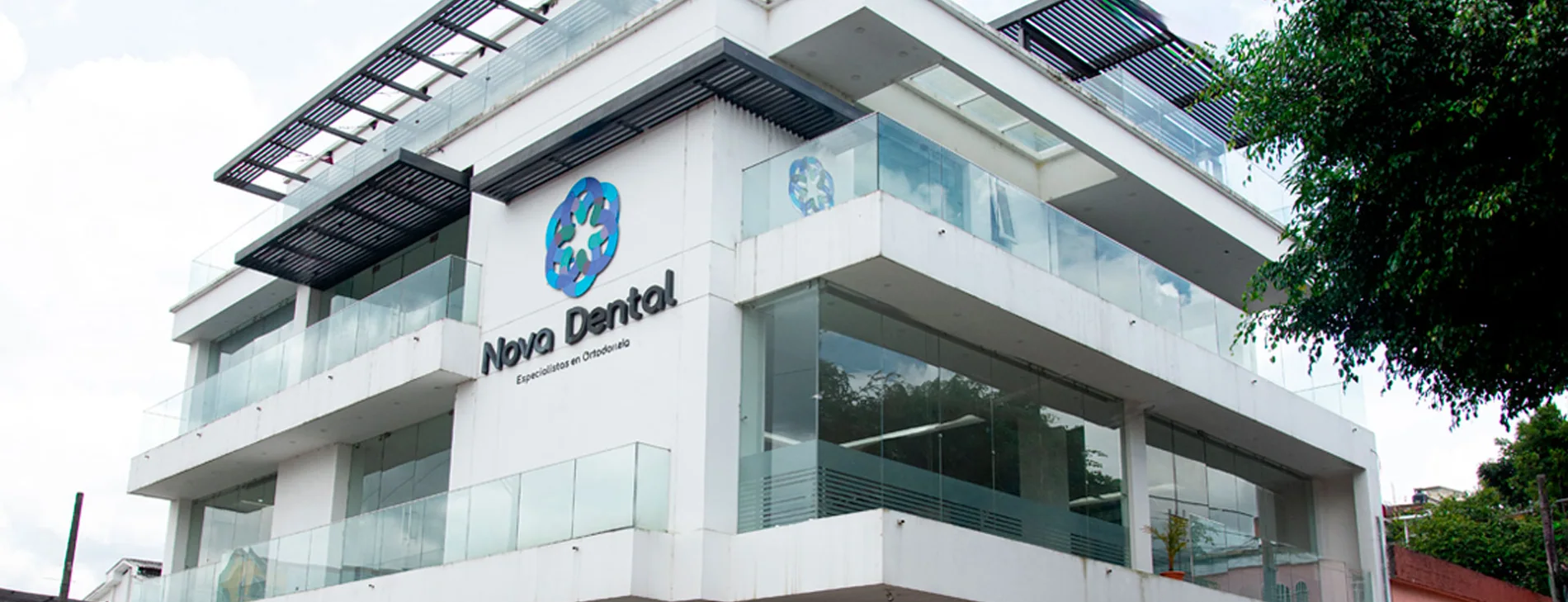 Edificio de Nova Dental en Cobán